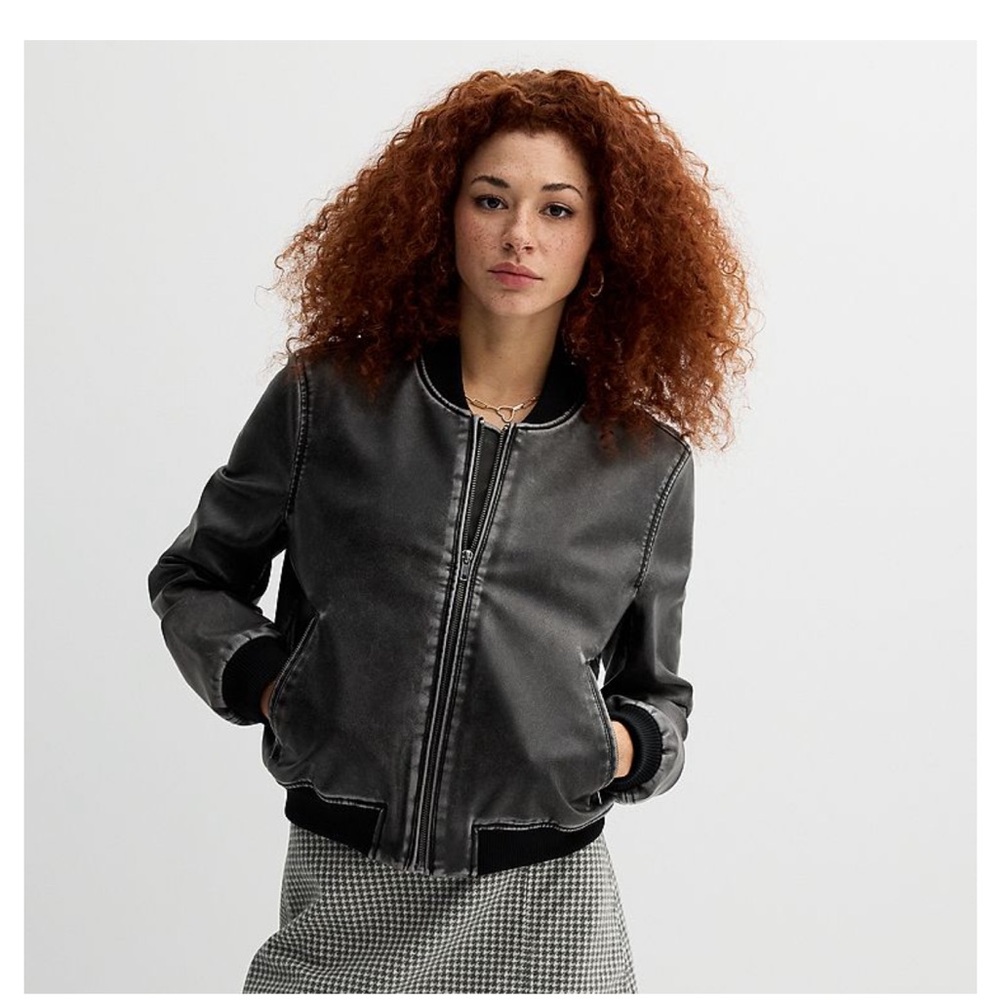 WOMENS SO BLACK FAUX LEATHER BOMBER JACKET